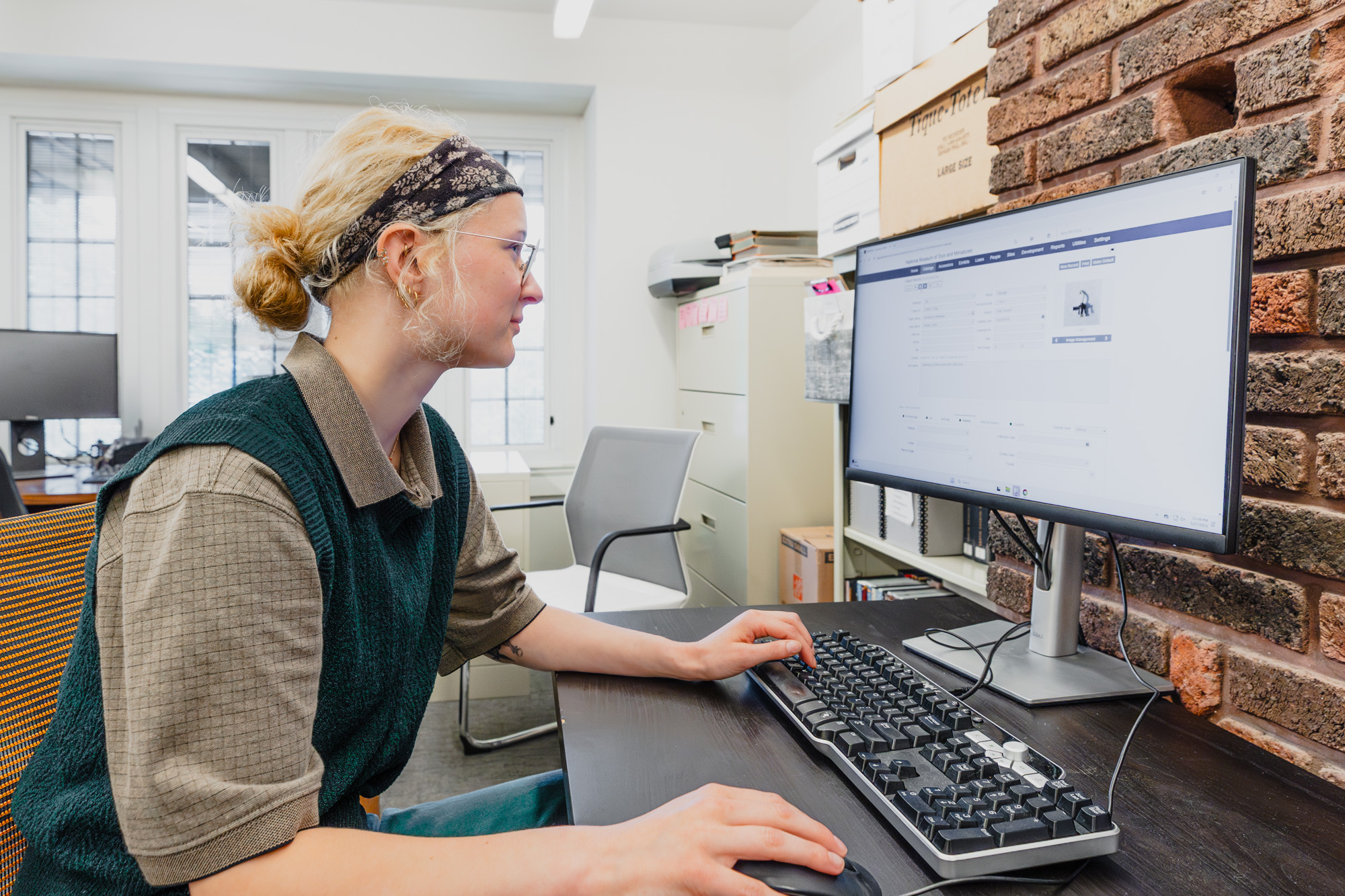 a woman uses a computer in the Museum library