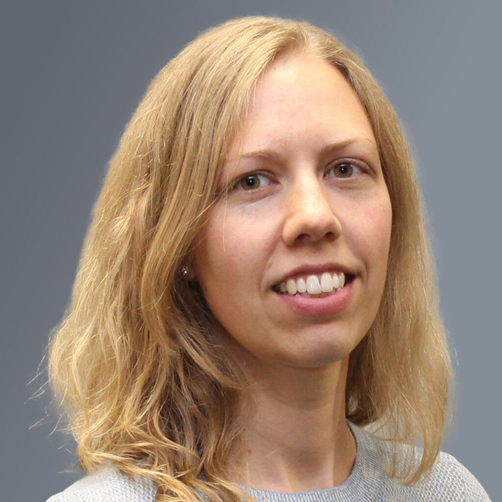 Madeline Rislow Headshot